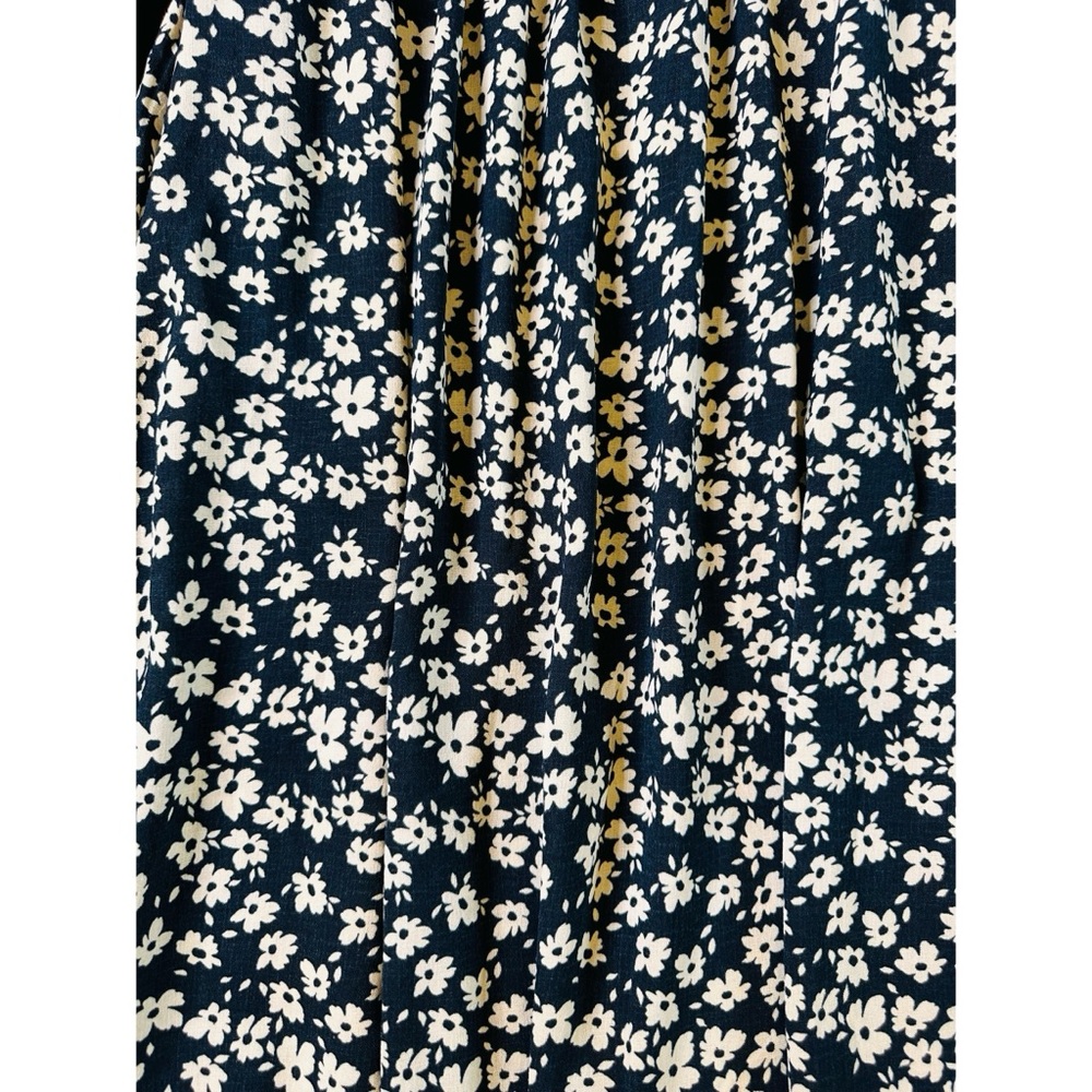 Ingrid & Isabel Maternity Smocked Flower Sundress w/ Pockets Black & Cream Small - Picture 4 of 7